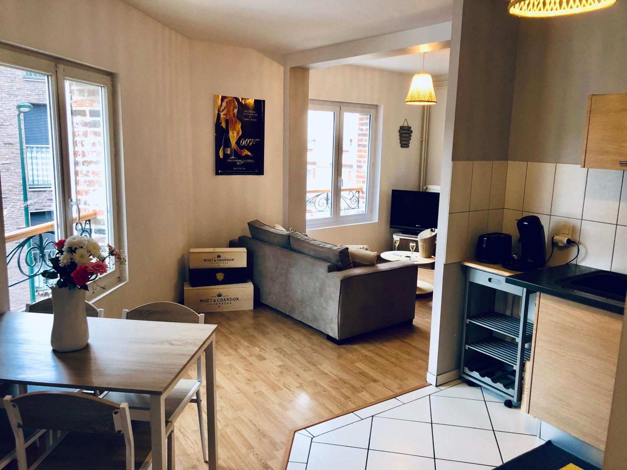 Logement Centre Ville D'Epernay Avec Parking Prive Εξωτερικό φωτογραφία